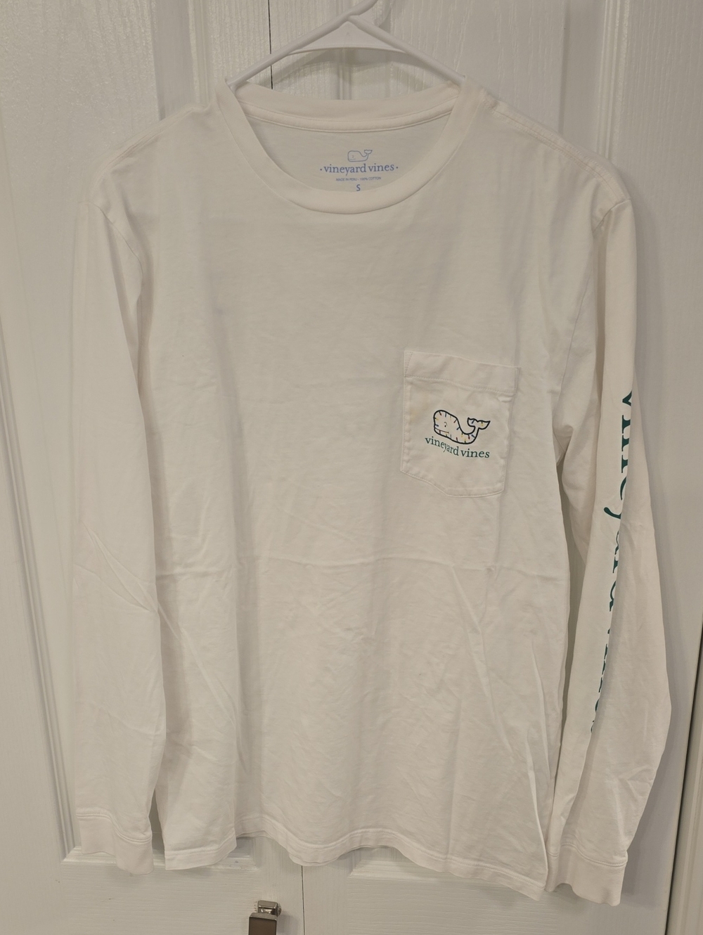 Vineyard Vines White Long-Sleeve Pocket Tee with Sleeve Script